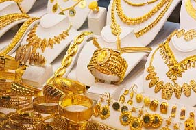 Gold Rates: గుడ్ న్యూస్ .. తగ్గిన బంగారం ధర.. ఈరోజు ఎంతంటే..?