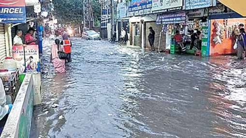 Telangana rains : మరో 3 రోజులపాటు అతి భారీ వర్షాలు.. తెలంగాణలో రెడ్ అలెర్ట్..