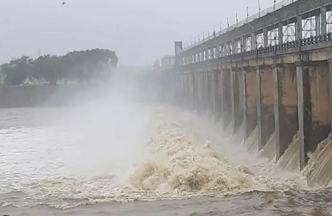 Godavari Flood: గోదారి గలగల.. ప్రాజెక్టుల్లోకి వరద బిరబిరా..