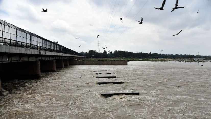 Yamuna Floods: డేంజర్‌లో ఢిల్లీ.. యమునా ఉగ్రరూపం.. 45 ఏళ్లు రికార్డు బ్రేక్..