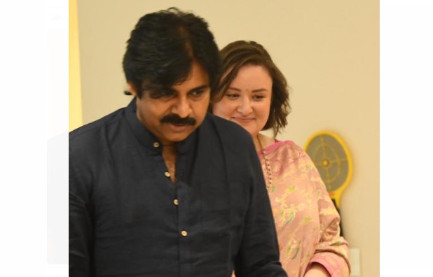 Pawan Kalyan: మూడోభార్యకూ విడాకులు!.. పవన్‌పై కథనాలు.. జనసేన క్లారిటీ..