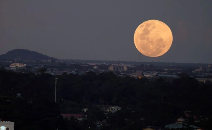 Super Moon: ఆకాశంలో అద్భుతం.. సూపర్‌గా సూపర్‌మూన్‌..