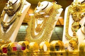 Gold Price : శ్రావణ శుక్రవారం.. మహిళలకు గుడ్ న్యూస్..  పెరగని గోల్డ్ రేట్..