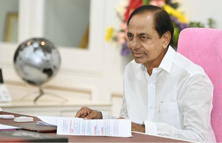 CM KCR for Govt employees: ఐఆర్ ఇస్తాం.. పీఆర్సీ వేస్తాం.. కేసీఆర్ స్కెచ్ ఏంటి?