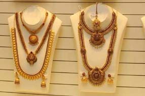 Gold Price : శ్రావణంలోనూ గోల్డ్ రేట్ డౌన్.. ఈరోజు ఎంతంటే?