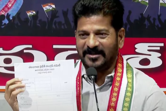 Revanth Reddy: రేవంత్‌రెడ్డిపై కేసు.. ఫ్రీడమ్ డే రోజే పోలీసిజం..