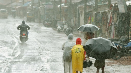 Hyderabad Rain Alert: భాగ్యనగరాన్ని ముంచెత్తిన వాన.. రెడ్ అలెర్ట్ ..