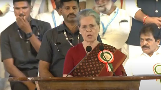 Sonia Gandhi at Vijayabheri: మహాలక్ష్మి పథకం.. తెలంగాణ మహిళలకు సోనియా వరాలు..