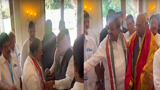 Thummala joined Congress : కాంగ్రెస్ లో చేరిన తుమ్మల.. కండువా కప్పిన ఖర్గే..