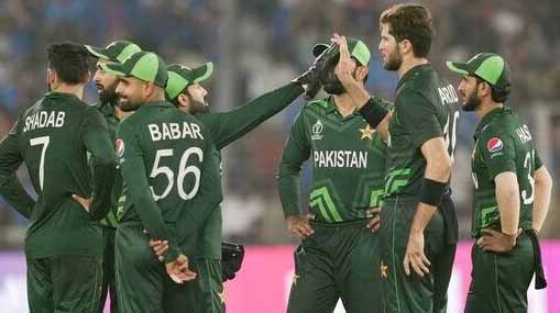 Pakistan – World Cup: కీలక మ్యాచ్‍కు ముందు పాక్ కు షాక్..  వైరల్ ఫీవర్ కలవరం..!