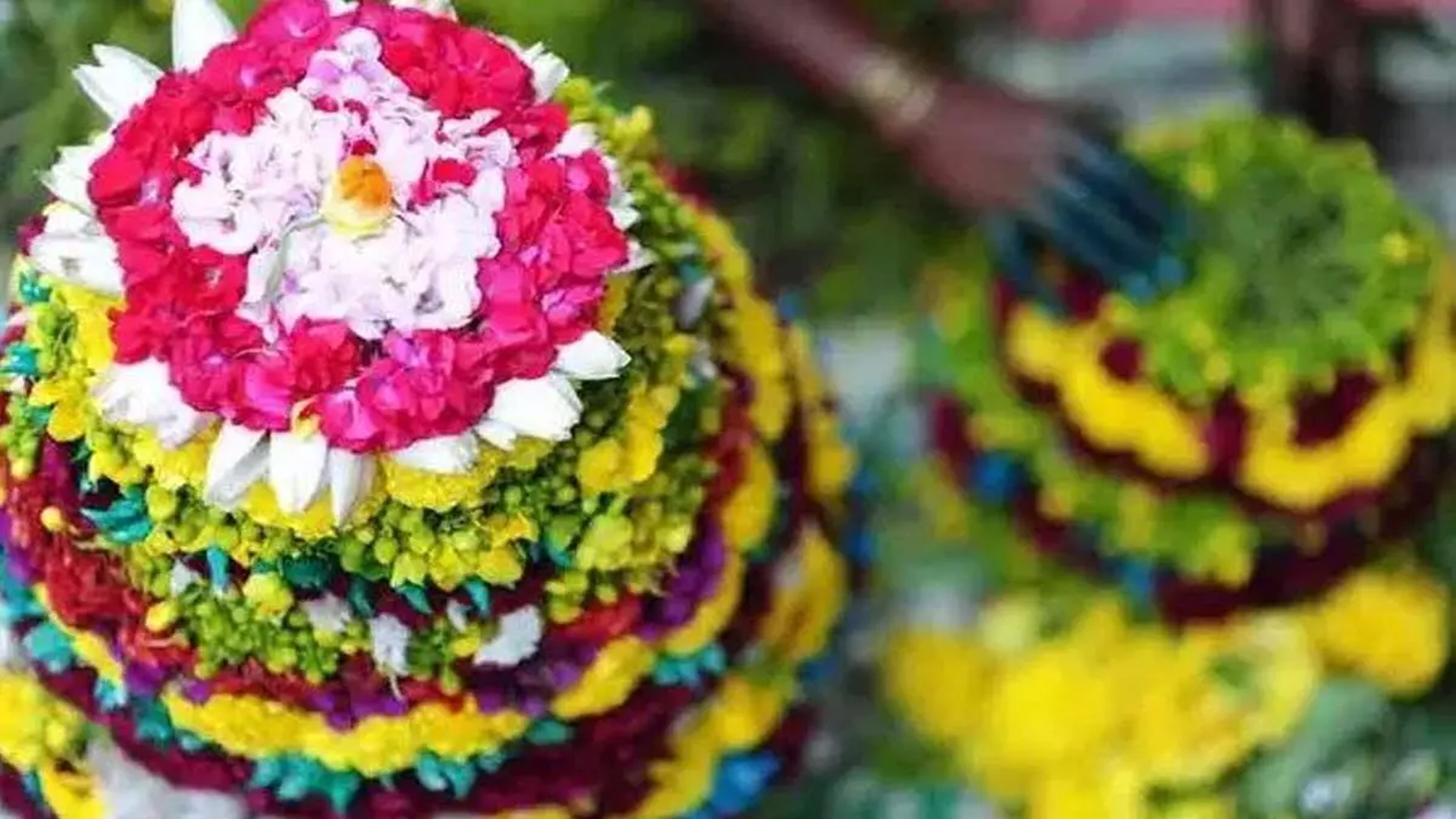 Bathukamma: బతుకమ్మ పండుగ ఎలా వచ్చిందో తెలుసా?