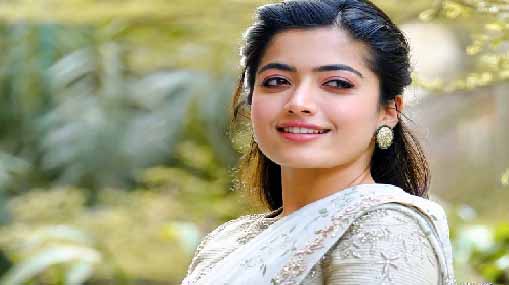 Rashmika Mandanna :  హాట్ ఫొటోలు లీక్.. సోషల్ మీడియాలో వైరల్..  రష్మిక రియాక్షన్ ..