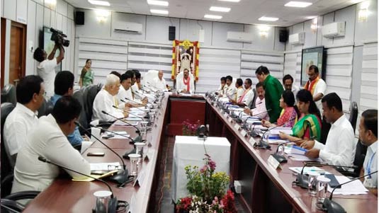 TTD Board Meeting : టీటీడీ కాంట్రాక్టు ఉద్యోగులకు గుడ్ న్యూస్.. పాలక మండలి కీలక నిర్ణయాలు..