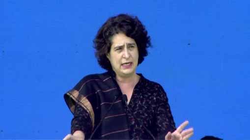 Priyanka Gandhi speech: పోడు పట్టాలు ఇవ్వకుండా కేసీఆర్ ఆదివాసీలను మోసం చేశారు : ప్రియాంక గాంధీ