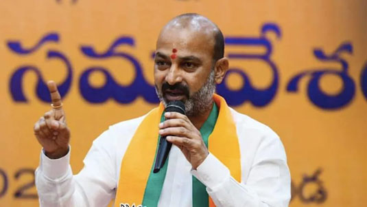 Bandi Sanjay : ‘క్షుద్ర పూజలు చేయడం కాదు.. కట్టిన ప్రాజెక్టులు కూడా చూడాలి’