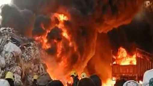 Hyderabad Fire Accident | థర్మకోల్ కంపెనీలో భారీ అగ్ని ప్రమాదం.. పక్కనే ఆయిల్ కంపెనీకి మంటలు వ్యాప్తి