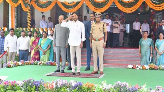 Andhra Pradesh : ఘనంగా రాష్ట్ర అవతరణ దినోత్సవం.. అమరజీవికి సీఎం జగన్ నివాళి..