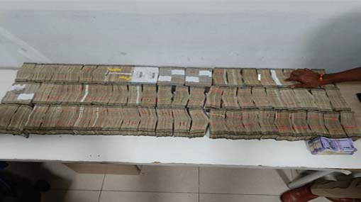 Money Seized : పోలింగ్ కొన్ని గంటల ముందు కలకలం.. భారీగా పట్టుబడిన నగదు..