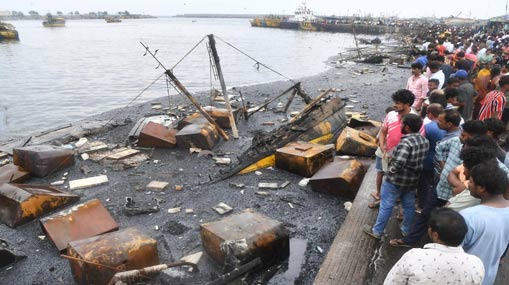 Vizag Fishing Harbor : విశాఖ ఫిషింగ్ హార్బర్ ప్రమాదం.. విచారణకు కమిటీ ఏర్పాటు