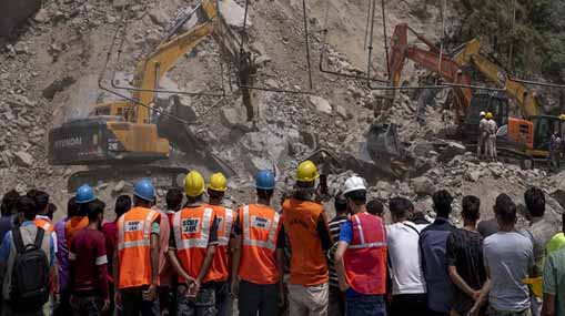 Uttarakhand Tunnel Collapse : నాలుగు రోజులుగా ఉత్తరకాశీ సొరంగంలో చిక్కుకుపోయిన కార్మికులు!