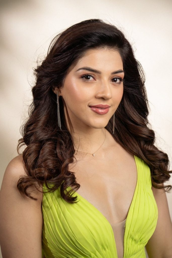 Mehreen Pirzada New Stills