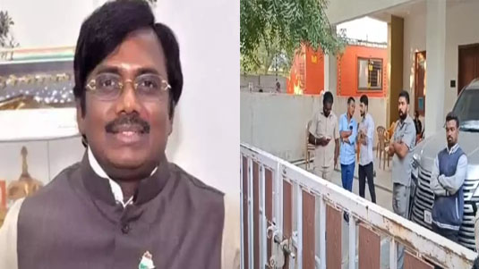 IT Raids : మాజీ ఎంపీ వివేక్ ఇంట్లో సోదాలు.. ఐటీ టార్గెట్ కాంగ్రెస్ నేతలేనా..?