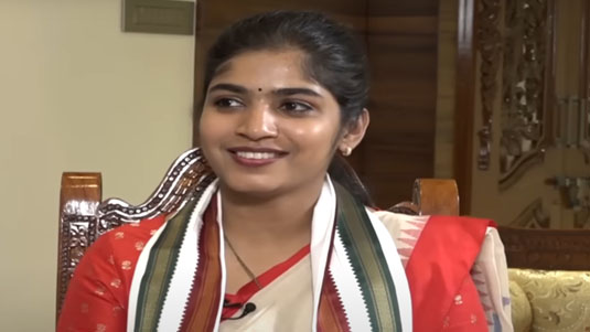 Yashaswini Reddy : యశస్విని క్రేజ్ అదుర్స్.. ప్రతిపక్షాలు బెదుర్స్..