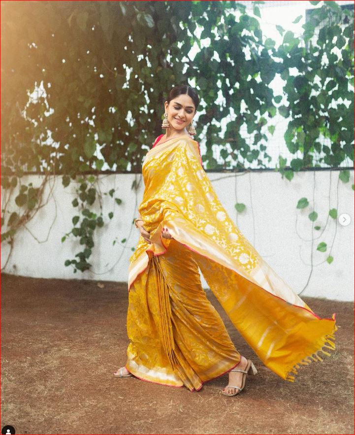 Mrunal Thakur in saree