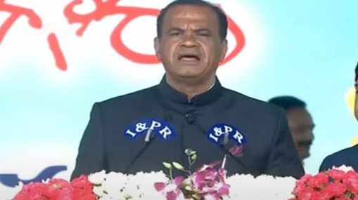 Minister Komatireddy: రోడ్డు, భవనాలశాఖ మంత్రిగా కోమటిరెడ్డి.. ఛాంబర్ లో బాధ్యతలు స్వీకరణ