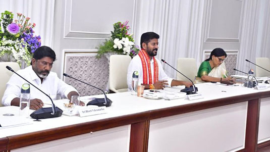 Cabinet Meeting :  తొలి కేబినెట్ భేటీ.. 6 గ్యారంటీలు, ప్రజాసమస్యలపై చర్చ..