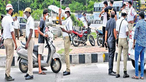 TS Traffic Challans Offer : వాహనదారులకు బంపరాఫర్.. పెండింగ్ చలాన్లపై రాయితీ..