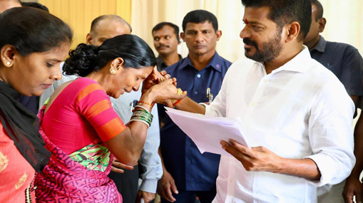 CM Revanth Reddy :  ప్రజాపాలనే లక్ష్యం.. రేపటి నుంచి ప్రత్యేక కార్యక్రమం.. 100 రోజుల్లో 6 గ్యారంటీలు అమలు..