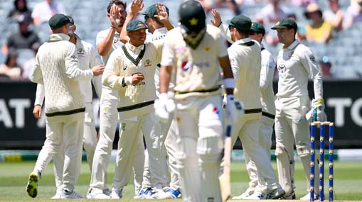 AUS vs PAK 2nd Test : రిస్ట్ బ్యాండ్ కి తగిలి రిజ్వాన్ అవుట్.. రెండో టెస్ట్ లో ఆసిస్ చేతిలో పాక్ ఓటమి ..