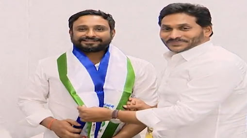 Ambati Rayudu : అంబటి రాయుడు పొలిటికల్ ఇన్నింగ్స్.. వైసీపీలో చేరిక..