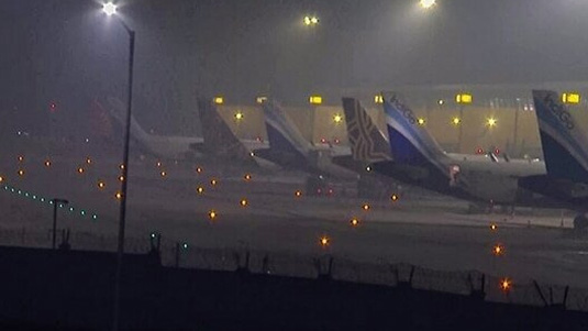 Fog Effect on Flights : తొలగని మంచు తెర.. 53 విమానాలు రద్దు..