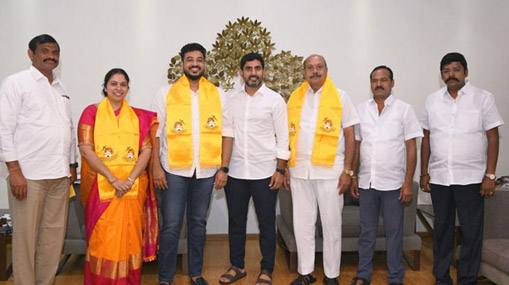 Amaravati : టీడీపీ తీర్థం పుచ్చుకున్న వైసీపీ నేతలు..  నారా లోకేశ్ సమక్షంలో చేరిక..