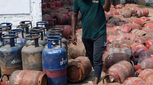 LPG Cylinder Price: న్యూ ఇయర్ గిఫ్ట్.. తగ్గిన LPG సిలిండర్ ధర