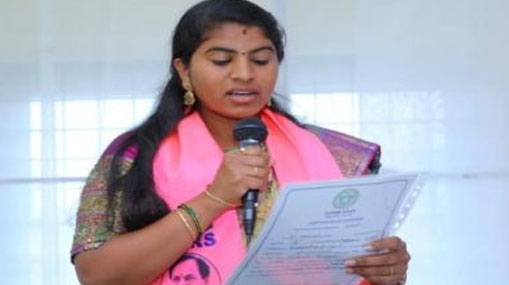 Mayor Kavya : మేయర్ సీటుకు ఎసరు..? 19 మంది కార్పొరేటర్ల అవిశ్వాస తీర్మానం..