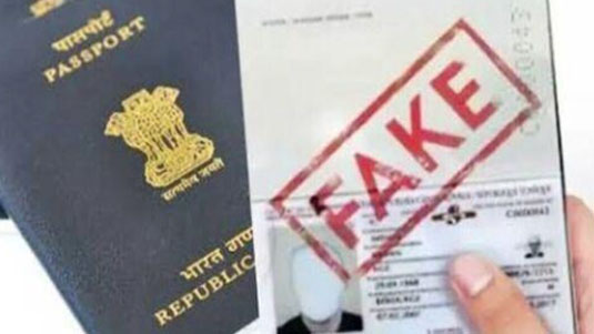 Fake Visas : ఫేక్ పాస్‌పోర్టులు.. నకిలీ వీసాలు.. గల్ఫ్ ఏజెంట్ల దందా..!