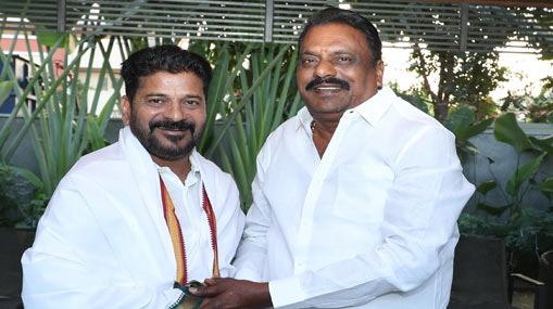 CM Revanth Reddy : బీఆర్ఎస్ కు షాక్.. కాంగ్రెస్ లో చేరిన ఎమ్మెల్యే ప్రకాశ్ గౌడ్..