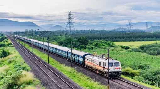 Sankranti Special Trains:  సంక్రాంతి ప్రయాణికులకు గుడ్ న్యూస్.. 32 స్పెషల్ ట్రైన్స్..