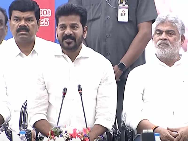 CM Revanth Reddy: రూ.500లకే వంట గ్యాస్.. 200 యూనిట్ల ఉచిత విద్యుత్.. పథకాలను ప్రారంభించిన CM