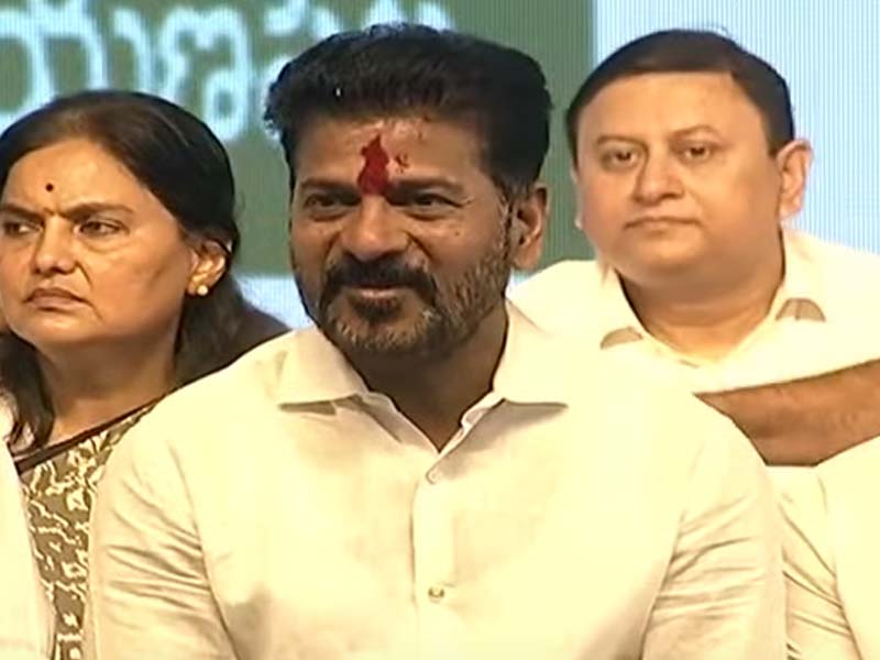 CM Revanth Reddy: కొడంగల్ కు చేరుకున్న సీఎం రేవంత్ రెడ్డి.. రూ.4,369 కోట్ల అభివృద్ది పనులకు శంకుస్థాపనలు