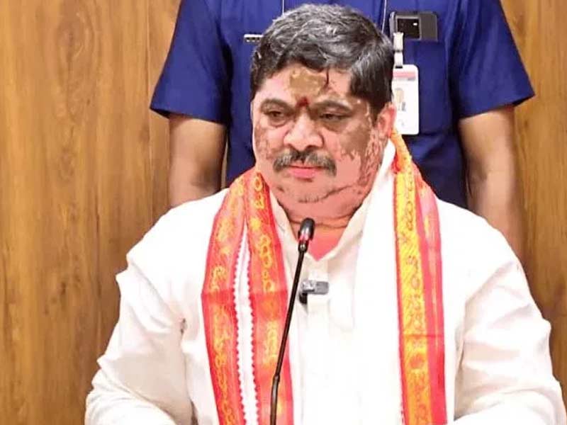 Minister Ponnam: చేనేత శాలువాలను ఉపయోగించండి: విద్యా శాఖకు మంత్రి పొన్నం సూచనలు