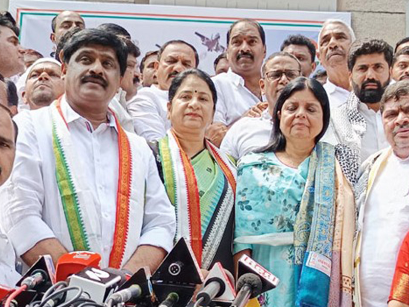 Telangana Congress : హైదరాబాద్ లో బీఆర్ఎస్ కు మరో షాక్.. కాంగ్రెస్ లో చేరిన డిప్యూటీ మేయర్..