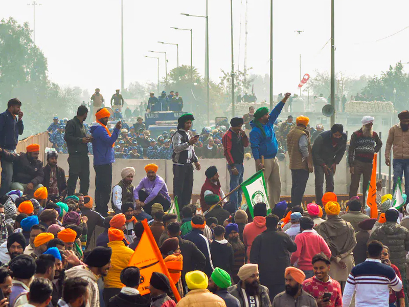 Farmers Protest In Delhi Live Updates : ఢిల్లీ చలో.. రైతులపై మరోసారి టియర్ గ్యాస్ ప్రయోగం..