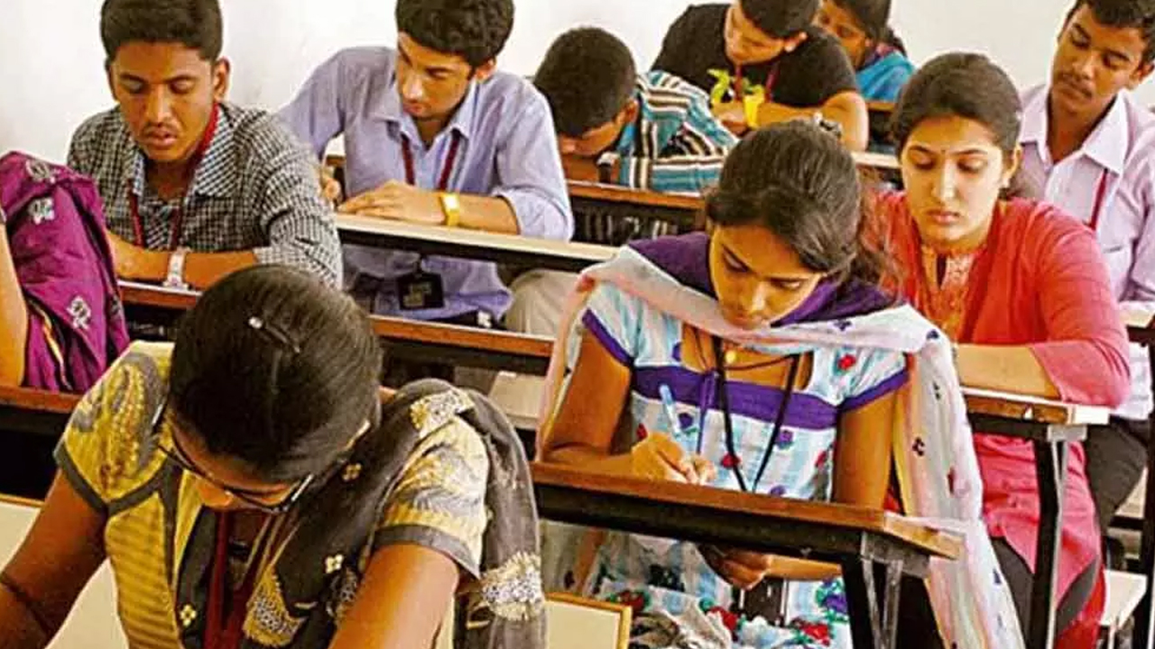 TS Inter Exams: నేటి నుంచే ఇంటర్ పరీక్షలు.. నిమిషం ఆలస్యమైనా నో ఎంట్రీ..