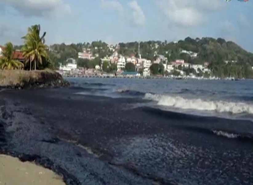 Massive Oil Spill: చమురు నౌక మునక..