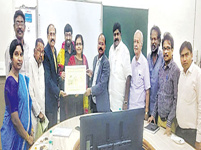 Donation to Osmania University : ఓయూకు భారీ విరాళమిచ్చిన పూర్వ విద్యార్థి..