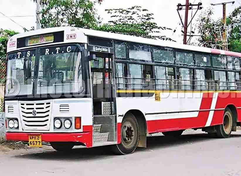 Attack on TSRTC Bus Conductor: ఫ్రీ బస్ ఎఫెక్ట్.. కండక్టర్‌పై చెప్పుతో దాడి చేసిన మహిళ